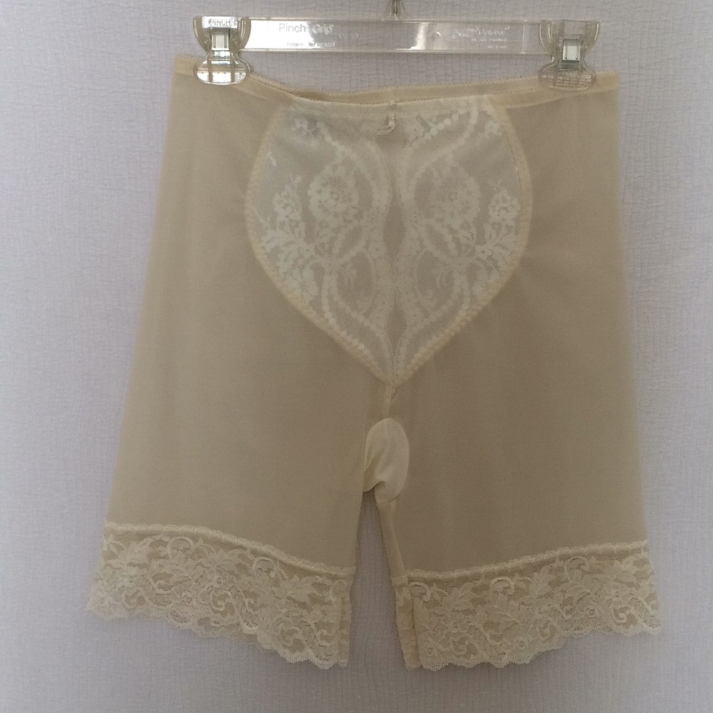 Wacoal beautiful lace trimmed shaper
